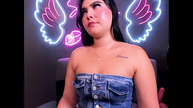 MiaaFarrel online show from 8, 11, 2025