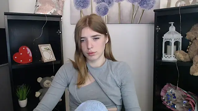 JuiceLips   online show from 6, 10, 2025