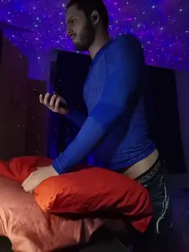 EyesNeverLies online show from 3, 12, 2025