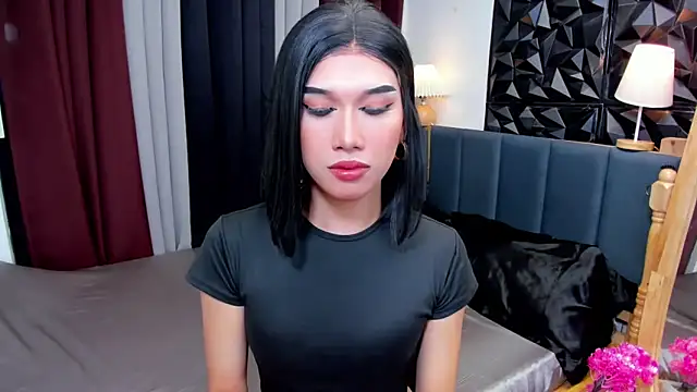 Snapshot of MaxCollins chatting on 8, 11, 2025 MaxCollins online show from 8, 11, 2025