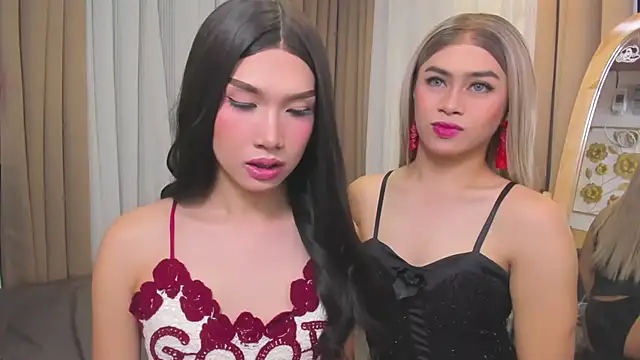 Snapshot of MaxCollins chatting on 28, 11, 2025 MaxCollins online show from 28, 11, 2025