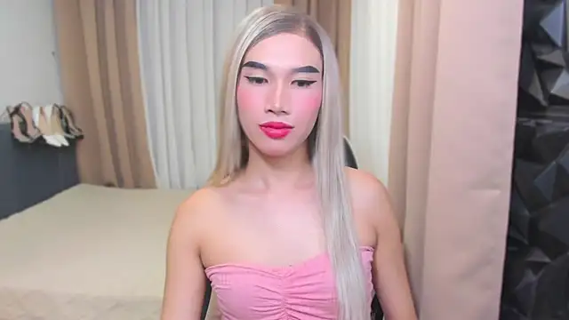 Snapshot of MaxCollins chatting on 21, 12, 2025 MaxCollins online show from 21, 12, 2025