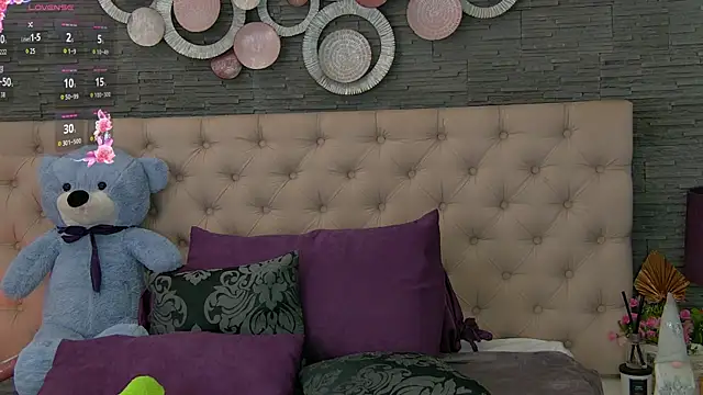 Snapshot of VannyFoxx chatting on 18, 11, 2025 VannyFoxx online show from 18, 11, 2025