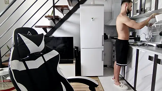 RyanStorm  online show from 7, 10, 2025