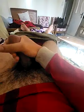 Snapshot of WelloffUpthrow chatting on 16, 12, 2025 WelloffUpthrow online show from 16, 12, 2025