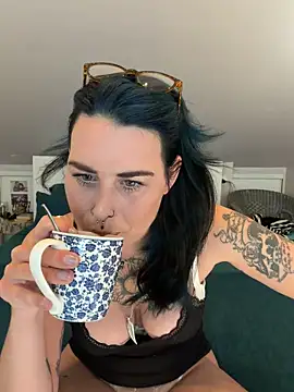 Snapshot of LadyNocturne chatting on 15, 5, 2026 LadyNocturne online show from 15, 5, 2026