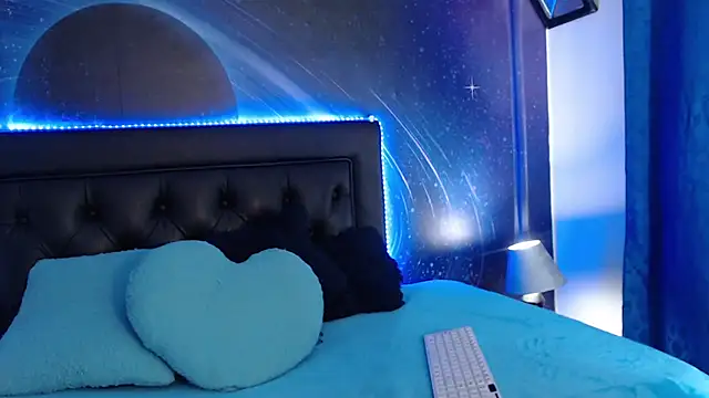 Snapshot of tiinaa_jouns chatting on 5, 11, 2025 tiinaa jouns online show from 5, 11, 2025