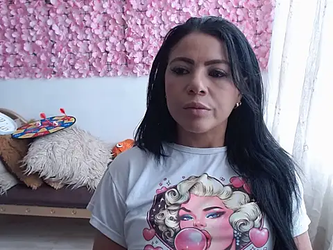 estrellahot01 online show from 14, 9, 2025