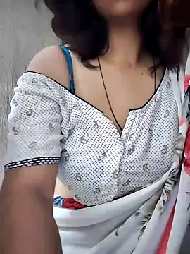 Snapshot of Love_birdss69 chatting on 26, 10, 2025 Love birdss69 online show from 26, 10, 2025