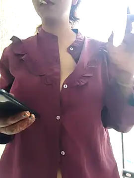 Snapshot of Love_birdss69 chatting on 28, 10, 2025 Love birdss69 online show from 28, 10, 2025