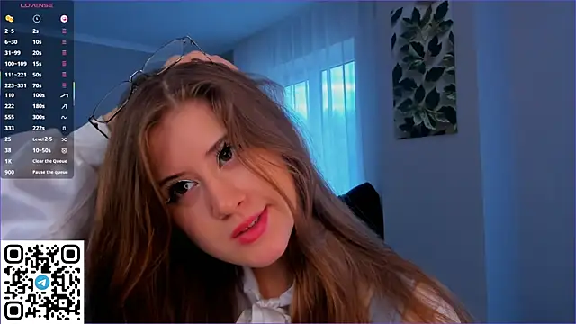 Snapshot of Orivienne chatting on 19, 9, 2025 Orivienne online show from 19, 9, 2025