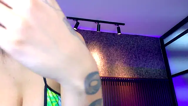 Snapshot of AshleyBaker1 chatting on 5, 11, 2025 AshleyBaker1 online show from 5, 11, 2025