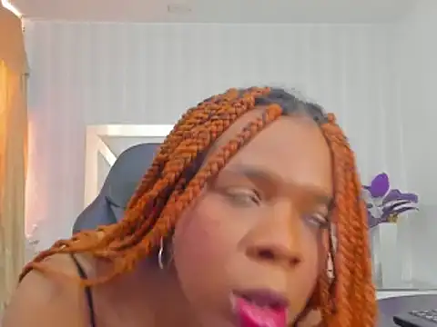 Snapshot of LicyEvans1 chatting on 28, 10, 2025 LicyEvans1 online show from 28, 10, 2025