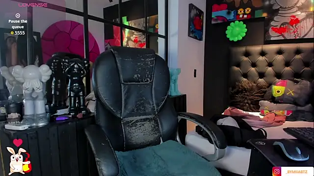 miIa bratz online show from 3, 2, 2026