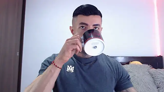 andrea de lucaa online show from 22, 12, 2025