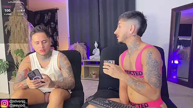 Snapshot of tattoguys_cums chatting on 25, 10, 2025 tattoguys cums online show from 25, 10, 2025