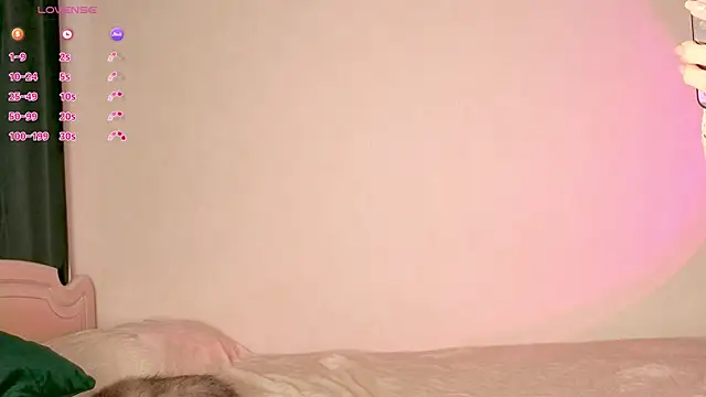 Snapshot of MiaSweetasHoney chatting on 10, 11, 2025 MiaSweetasHoney online show from 10, 11, 2025