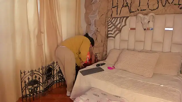 Snapshot of Jade_Nmm chatting on 14, 10, 2025 Jade Nmm online show from 14, 10, 2025