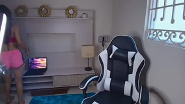 princequinn  online show from 31, 5, 2026