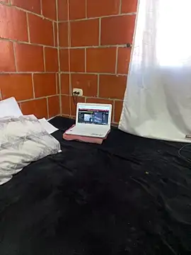 Emma  cumlovee online show from 24, 10, 2025