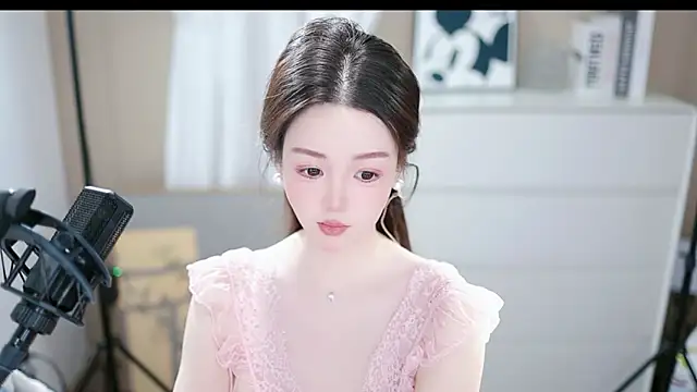 Snapshot of abbyli12 chatting on 26, 10, 2025 abbyli12 online show from 26, 10, 2025