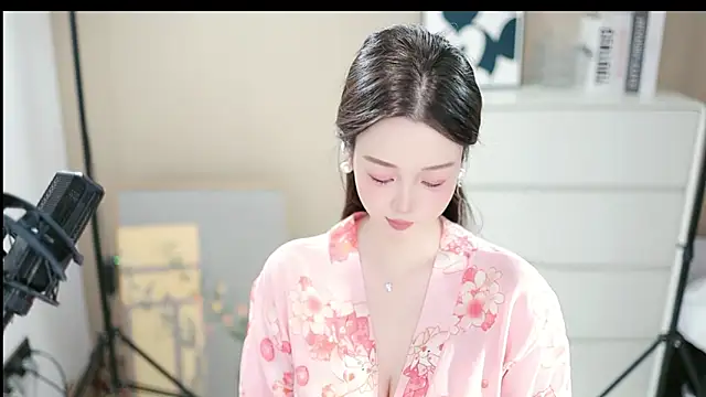 Snapshot of abbyli12 chatting on 11, 11, 2025 abbyli12 online show from 11, 11, 2025