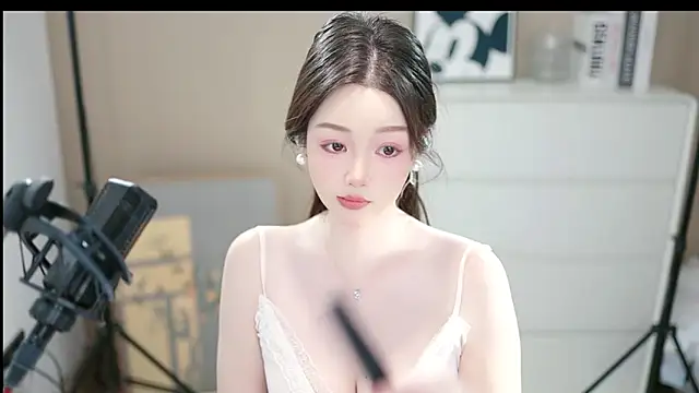 Snapshot of abbyli12 chatting on 1, 12, 2025 abbyli12 online show from 1, 12, 2025