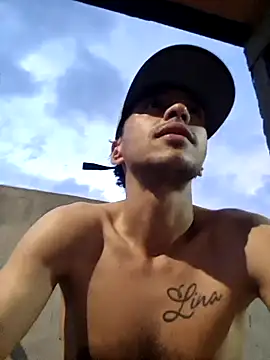 Santi2323xxX online show from 8, 2, 2026