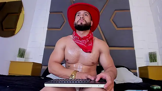 Snapshot of massimofiore_ chatting on 8, 10, 2025 massimofiore online show from 8, 10, 2025