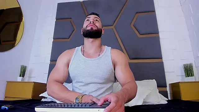 Snapshot of massimofiore_ chatting on 10, 10, 2025 massimofiore online show from 10, 10, 2025
