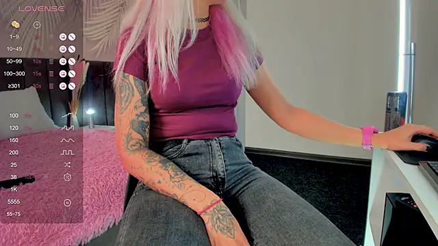 Kira Key online show from 16, 9, 2025