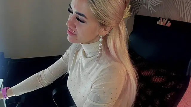 Kira Key online show from 2, 11, 2025