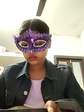 layra 9900 online show from 13, 12, 2025