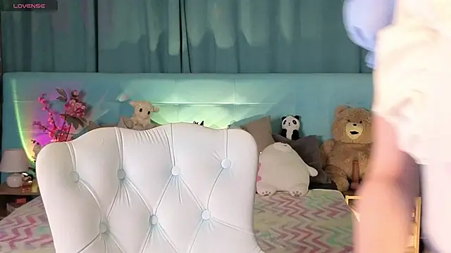 Snapshot of Aurora_Bennet chatting on 10, 11, 2025 Aurora Bennet online show from 10, 11, 2025