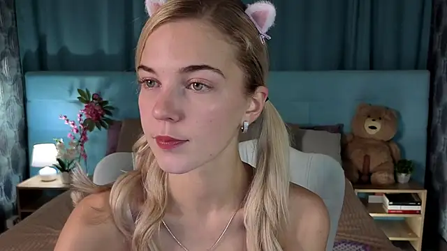 Snapshot of Aurora_Bennet chatting on 1, 12, 2025 Aurora Bennet online show from 1, 12, 2025