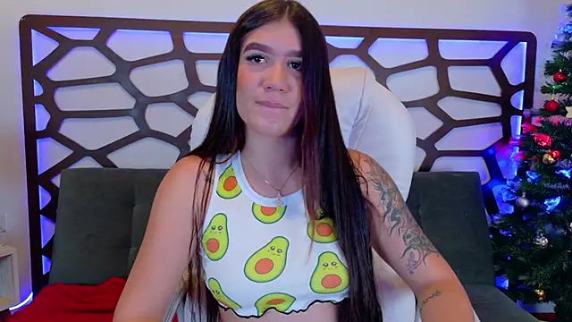 Snapshot of kloe_bella chatting on 15, 12, 2025 kloe bella online show from 15, 12, 2025