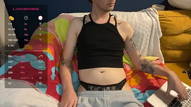 Snapshot of NoaTender chatting on 20, 10, 2025 NoaTender online show from 20, 10, 2025