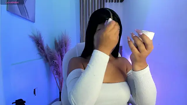 PauliinaBelle  online show from 21, 11, 2025