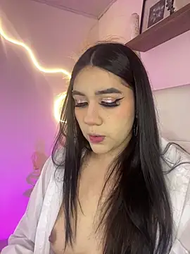 Snapshot of Zoe_Serrat chatting on 2, 10, 2025 Zoe Serrat online show from 2, 10, 2025