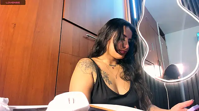 scarletr red online show from 10, 10, 2025