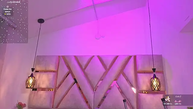 Snapshot of emily_roousee chatting on 2, 10, 2025 emily roousee online show from 2, 10, 2025