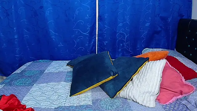 Snapshot of melikaronit2 chatting on 7, 10, 2025 melikaronit2 online show from 7, 10, 2025