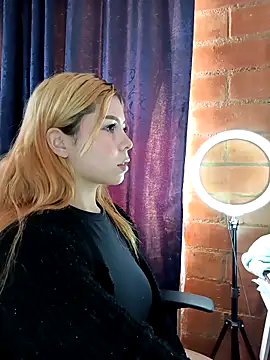 Snapshot of SiennaValera chatting on 10, 9, 2025 SiennaValera online show from 10, 9, 2025