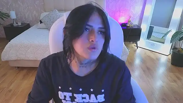 Snapshot of sari_belle chatting on 3, 10, 2025 sari belle online show from 3, 10, 2025