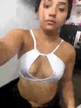 Snapshot of Luciaparker03 chatting on 31, 10, 2025 Luciaparker03 online show from 31, 10, 2025