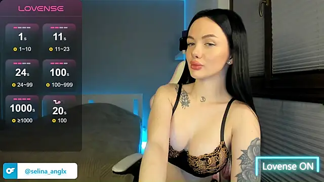 Snapshot of SelinaStorm chatting on 1, 12, 2025 SelinaStorm online show from 1, 12, 2025