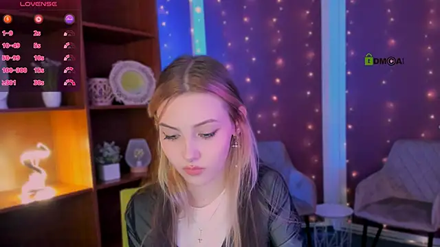 Snapshot of luna_tin chatting on 9, 11, 2025 luna tin online show from 9, 11, 2025