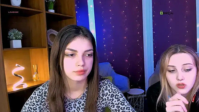 Snapshot of luna_tin chatting on 14, 12, 2025 luna tin online show from 14, 12, 2025