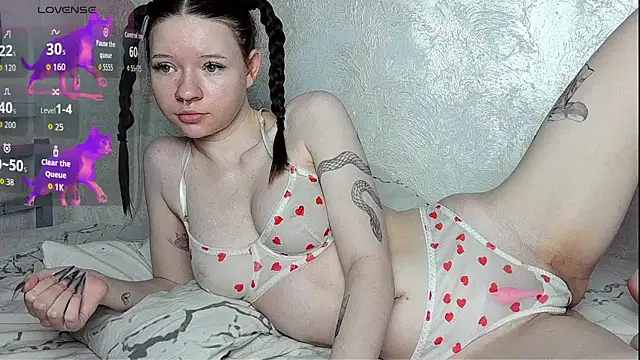 Snapshot of inSideMila01 chatting on 28, 10, 2025 inSideMila01 online show from 28, 10, 2025