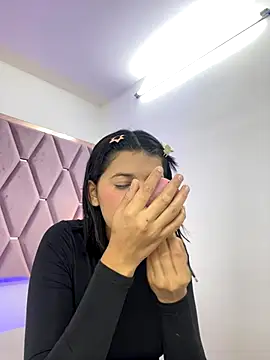 Snapshot of MaskedGirl_ chatting on 28, 9, 2025 MaskedGirl online show from 28, 9, 2025